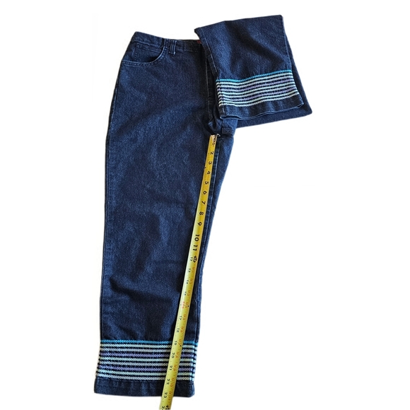 Gloria Vanderbilt Denim Embroidered Capri Jeans with Red Label - Picture 3 of 13